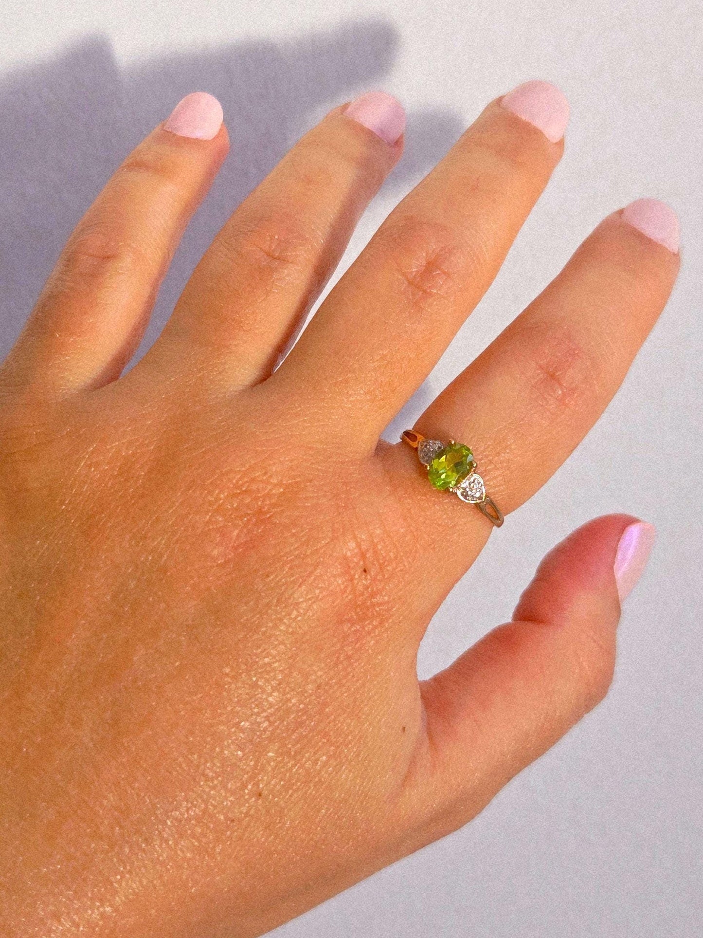 Vintage 10k Gold Two-Tone Green Peridot Stone Ring with Heart Accent - Size 7.25