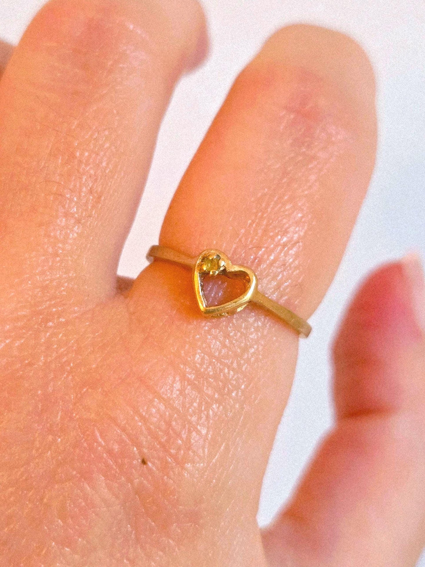 Vintage 10k Gold Open Heart Ring with Yellow Stone Accent - Size 6.75