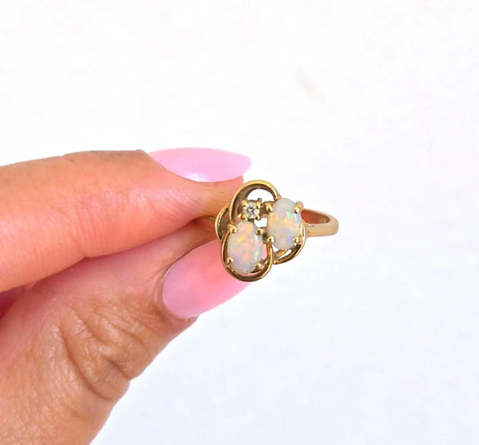 Vintage 14k Gold Opal & Diamond Ring - Size 5.25
