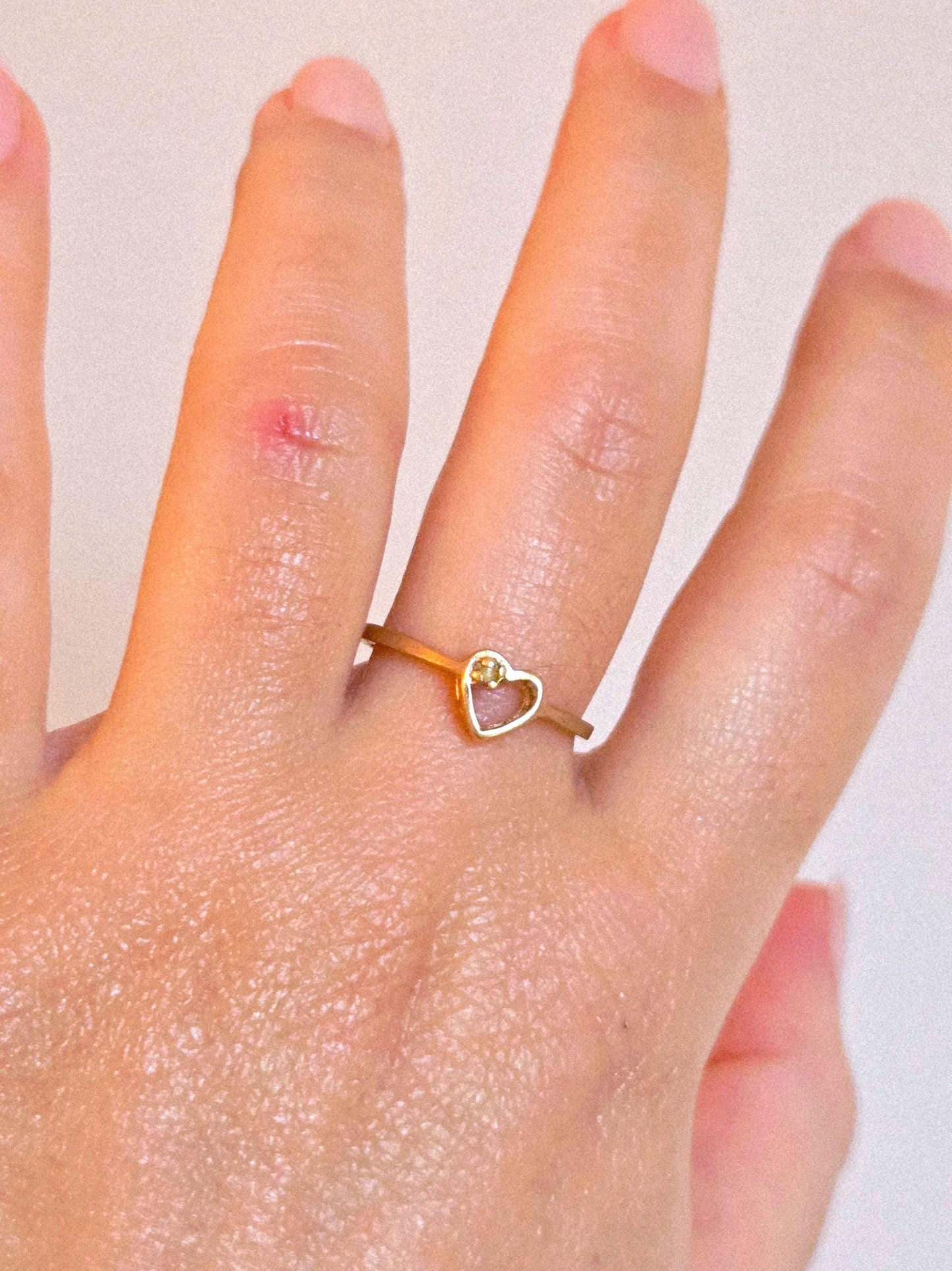 Vintage 10k Gold Open Heart Ring with Yellow Stone Accent - Size 6.75
