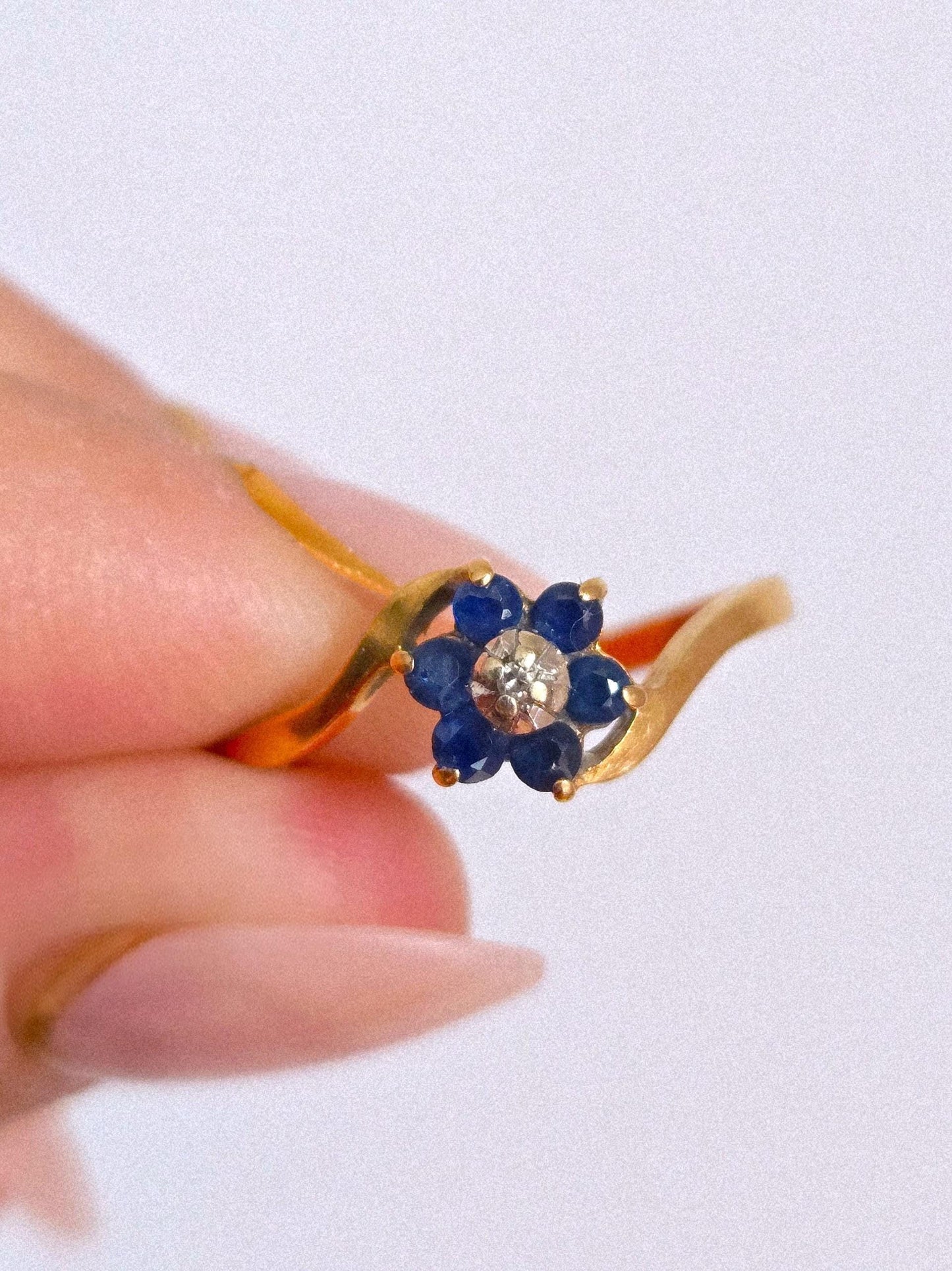 Vintage 10k Gold Sapphire & Diamond Flower Ring - Size 6.75