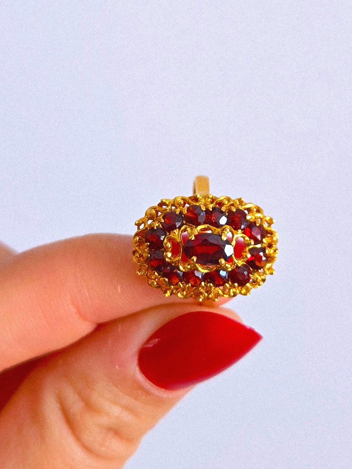 Vintage 18k 750 Gold Garnet Filigree Ring - Size 7.5, Italian Hallmarks
