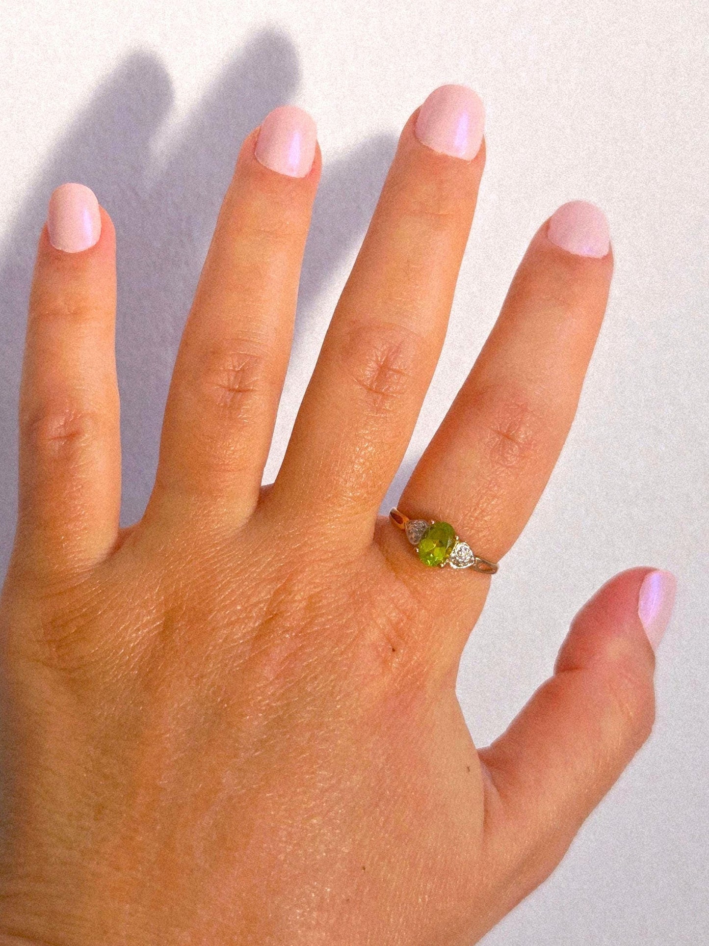 Vintage 10k Gold Two-Tone Green Peridot Stone Ring with Heart Accent - Size 7.25