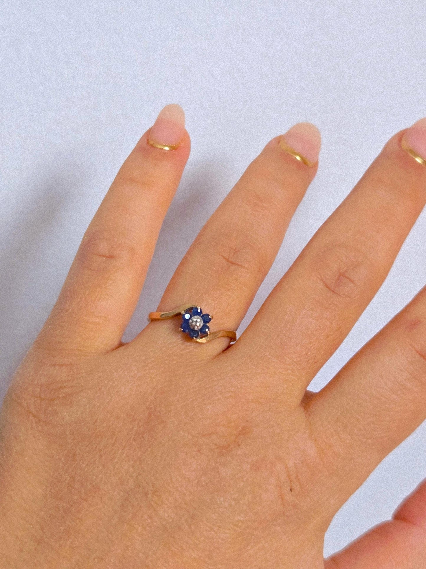 Vintage 10k Gold Sapphire & Diamond Flower Ring - Size 6.75