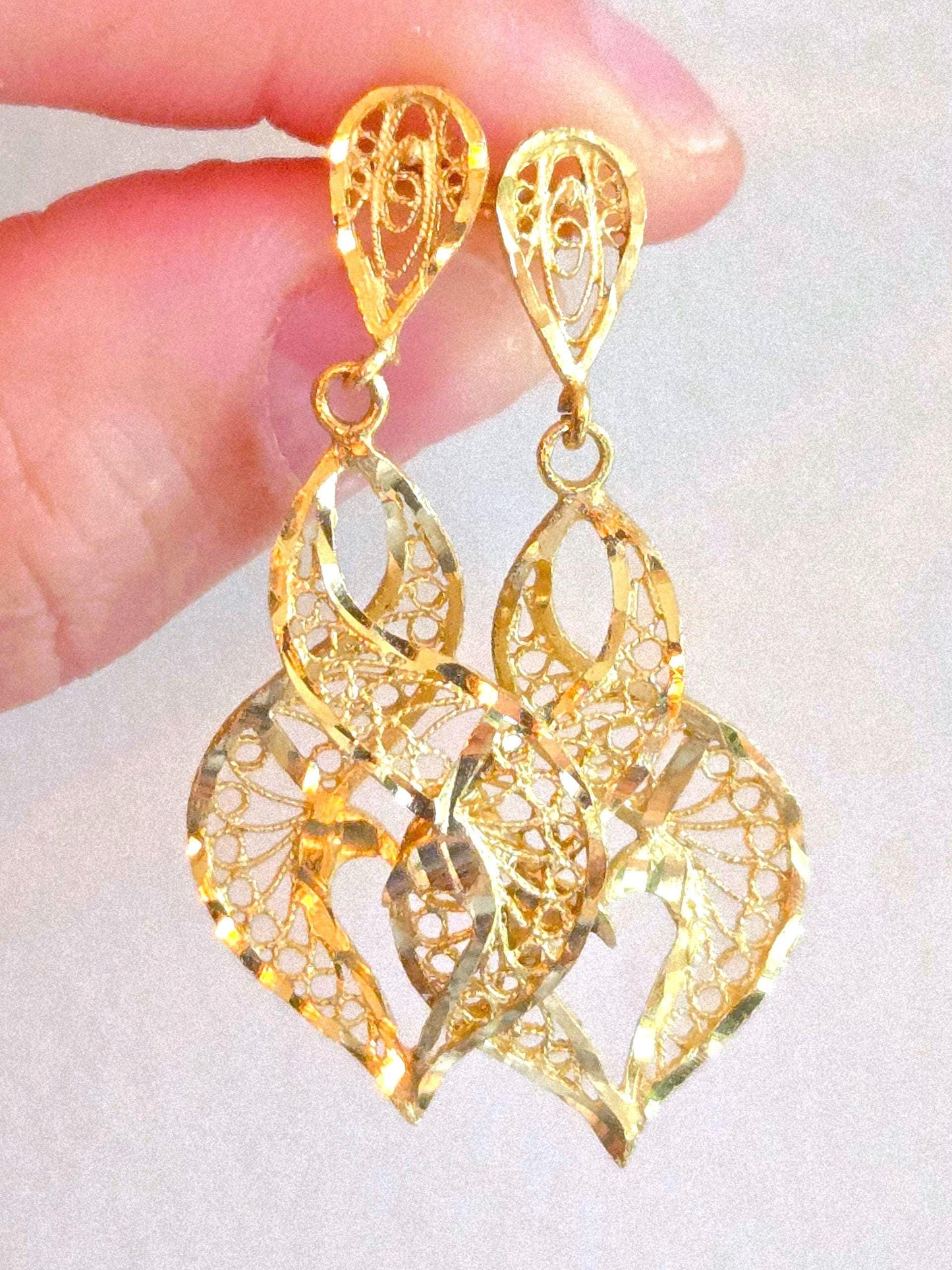 Vintage 14k Gold Filigree Dangle Earrings