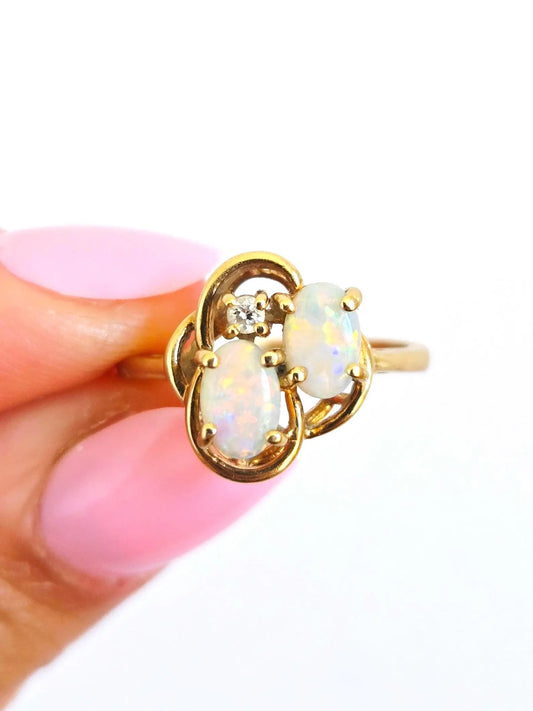 Vintage 14k Gold Opal & Diamond Ring - Size 5.25