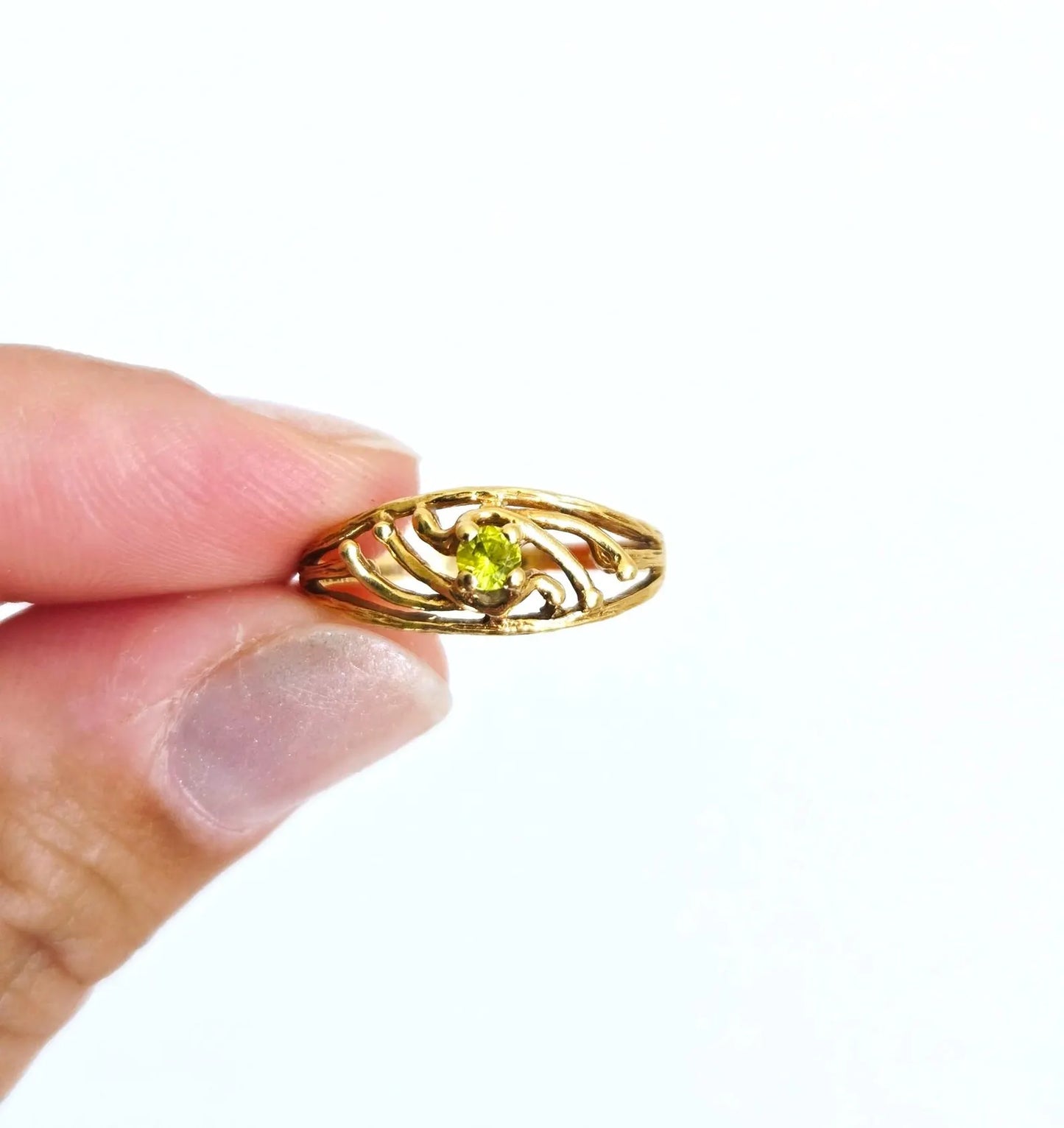 Vintage 10K Gold Peridot Ring - Size 6, August Birthstone