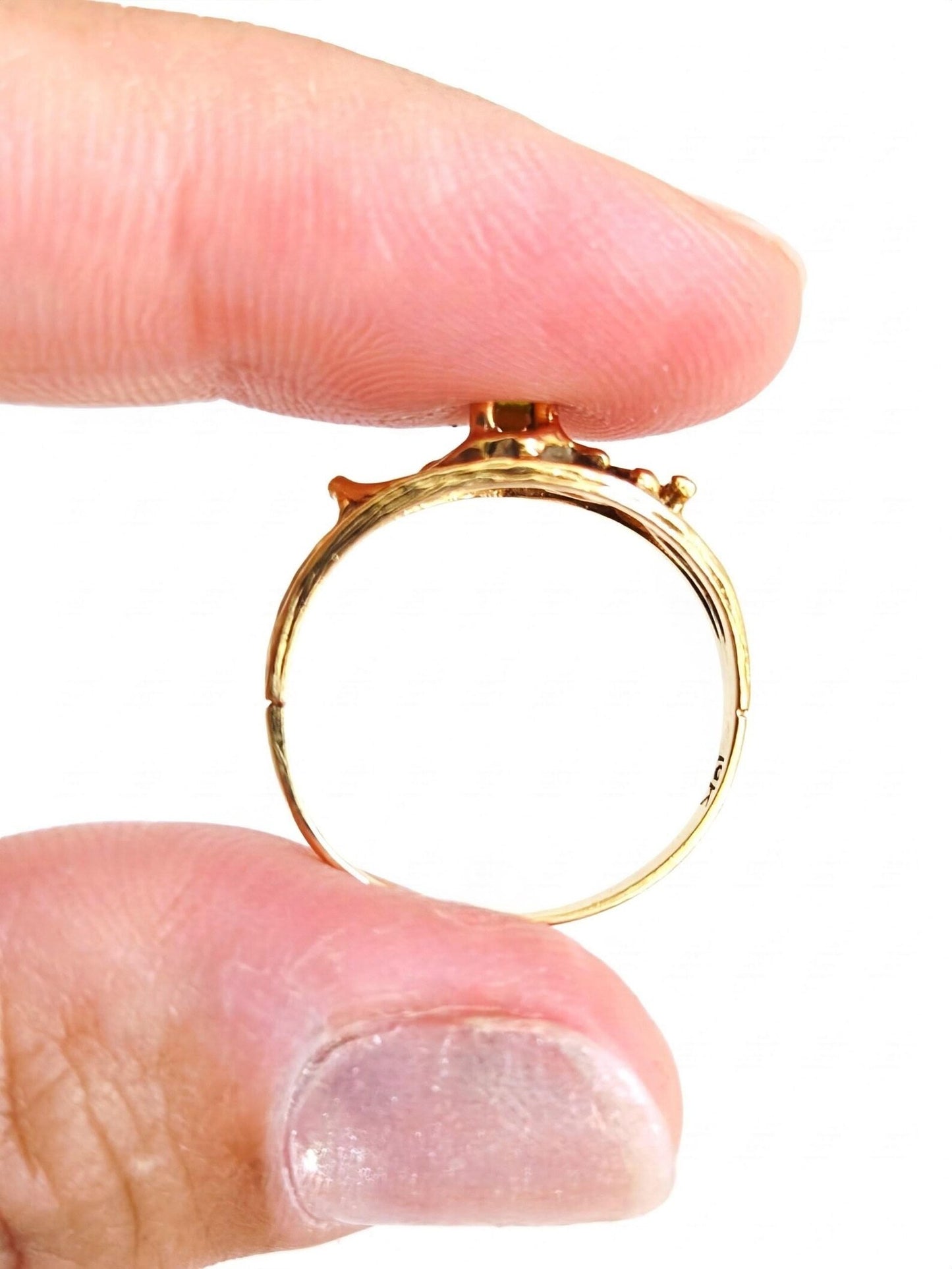 Vintage 10K Gold Peridot Ring - Size 6, August Birthstone