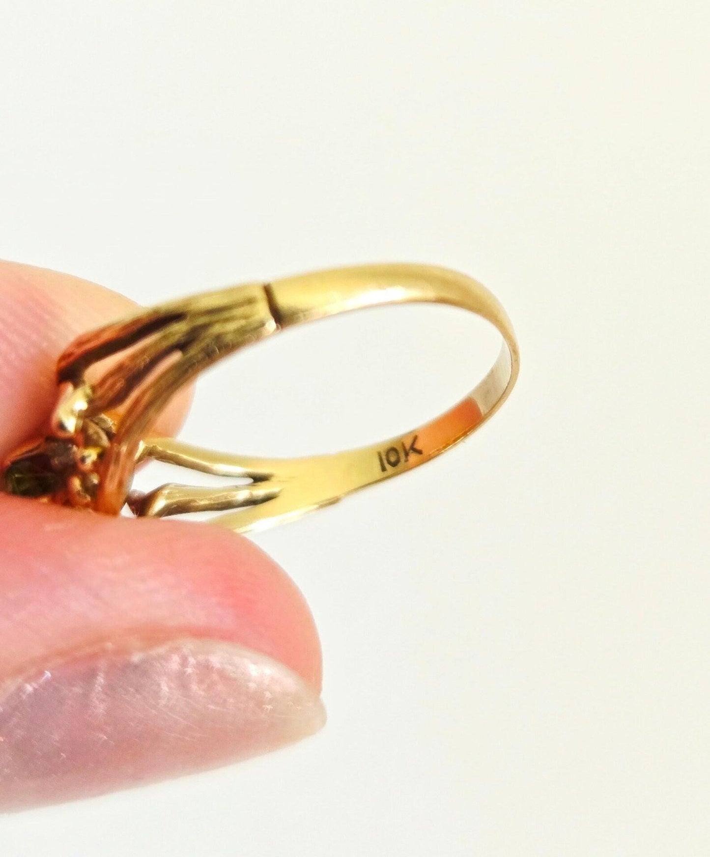 Vintage 10K Gold Peridot Ring - Size 6, August Birthstone