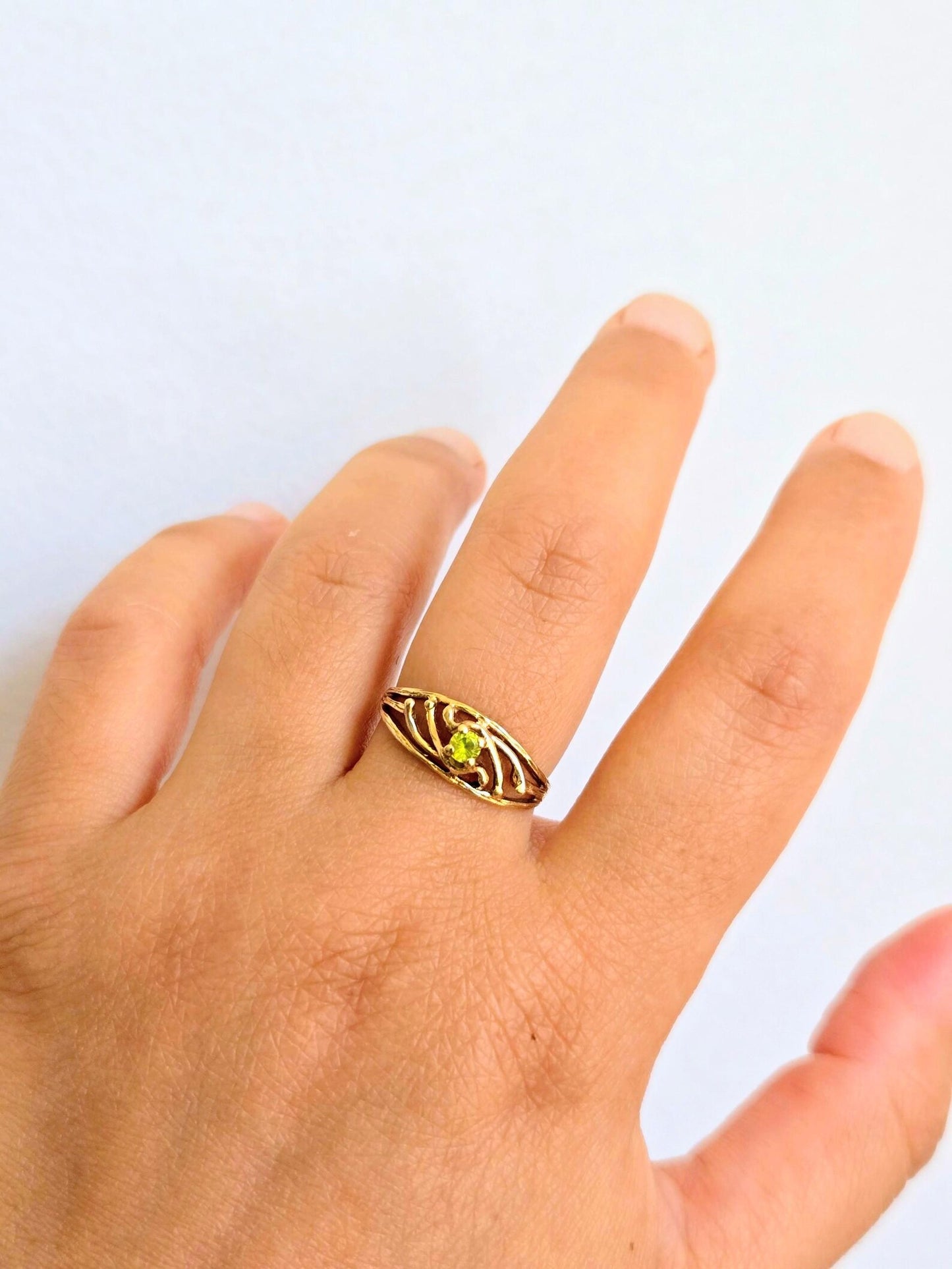 Vintage 10K Gold Peridot Ring - Size 6, August Birthstone