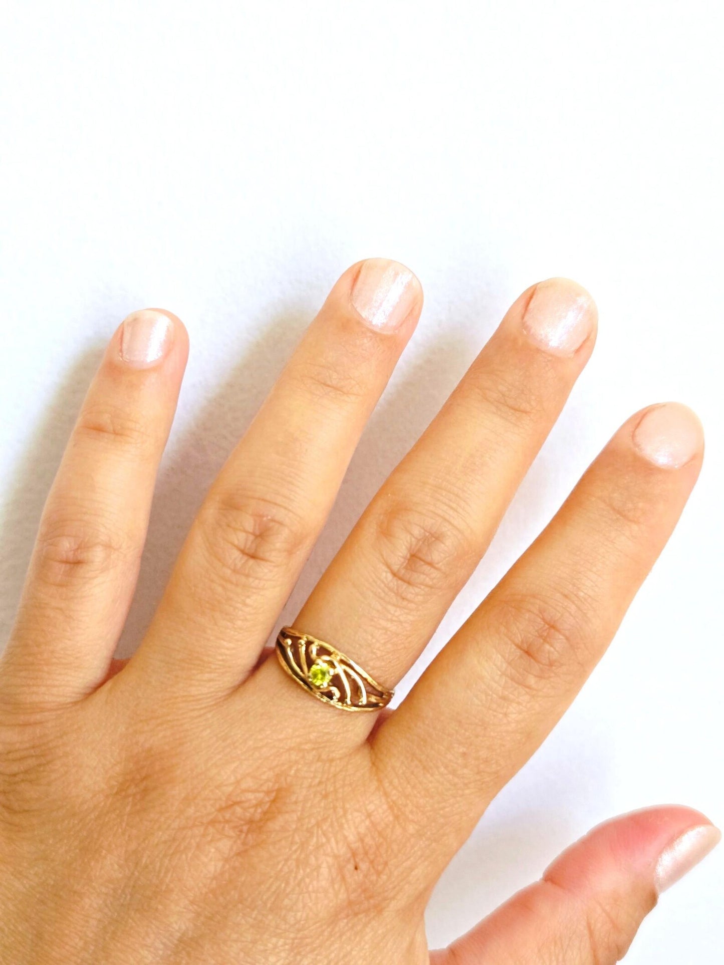 Vintage 10K Gold Peridot Ring - Size 6, August Birthstone