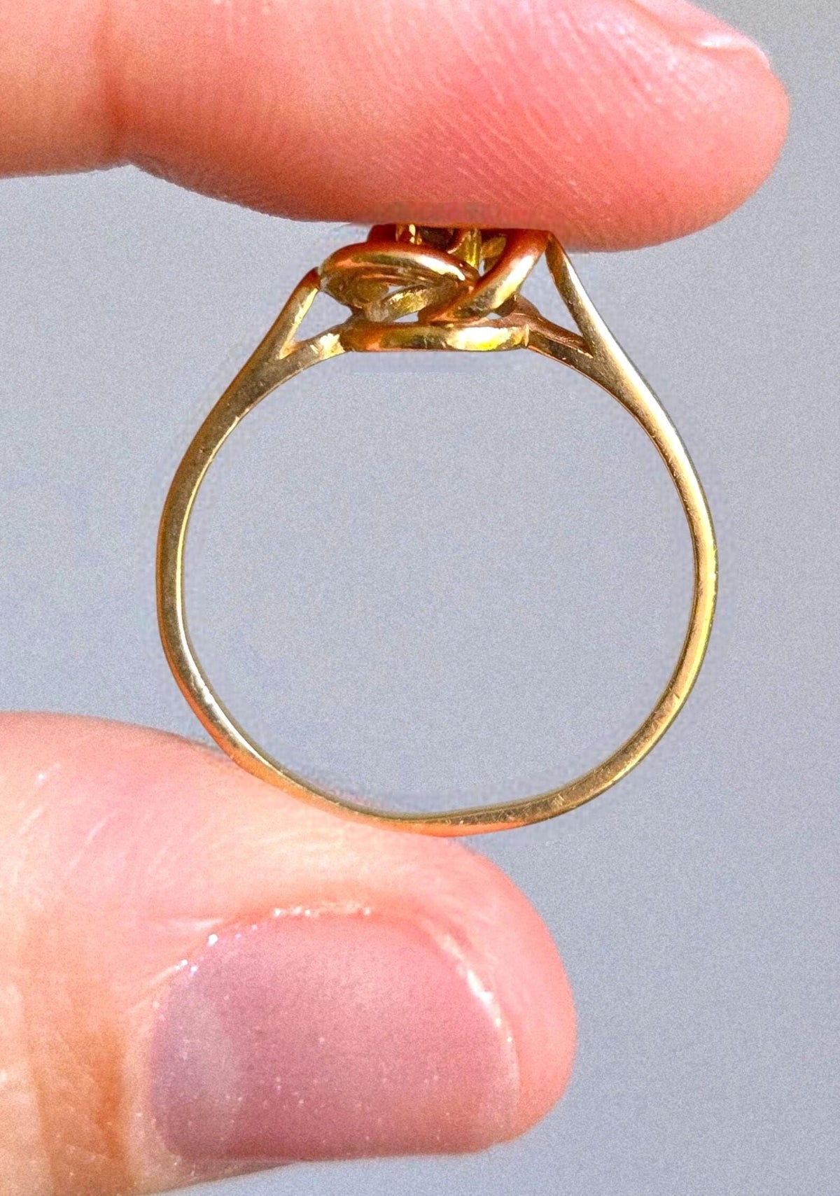Vintage 10K Gold Blue Sapphire Swirl Ring