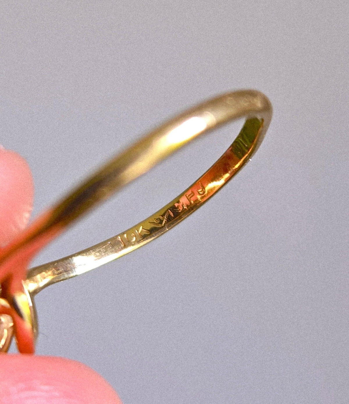 Vintage 10K Gold Blue Sapphire Swirl Ring